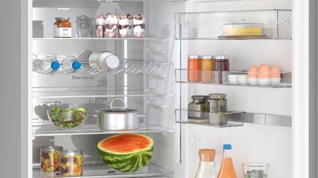 Bosch KGN49LBCF kombinált hűtőszekrény, 311+129 liter, C, Fekete üveg, NoFrost - Szabadonálló hűtő, hűtőszekrény